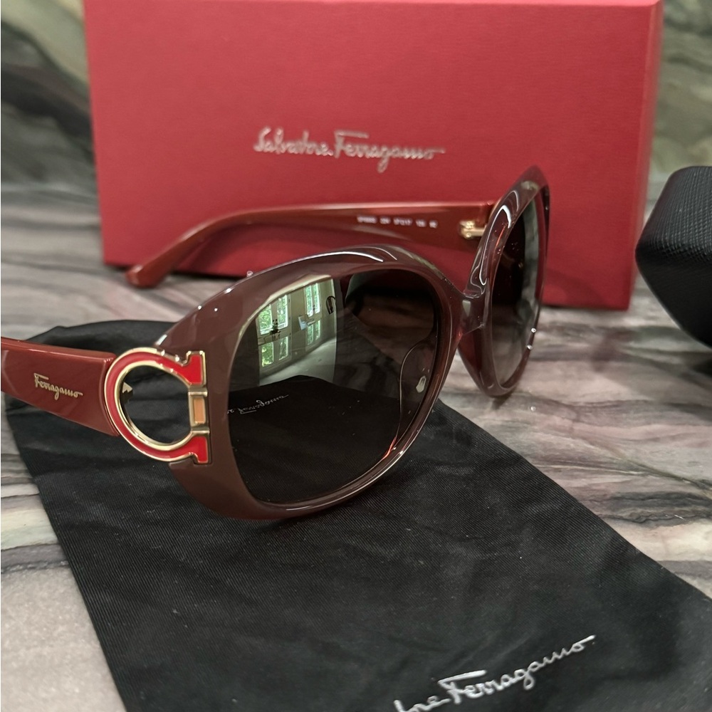 FERRAGAMO Gancini Sunglasses NIB Burgundy Dark Red & Gold Made in Italy - Picture 7 of 16
